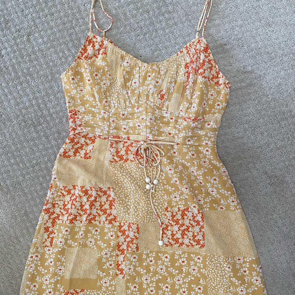 Selfie Leslie mustard floral asymmetrical dress size USA L / AUS 12
